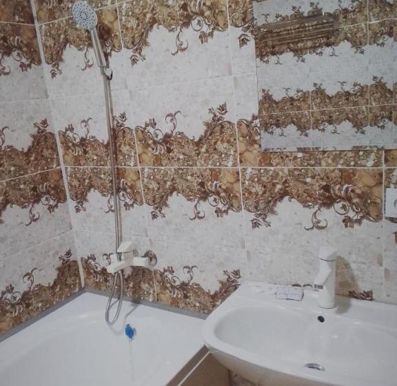 חדר סטנדרט לשלושה, Al Qal`a