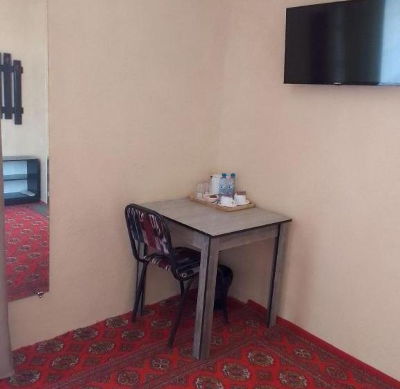 חדר סטנדרט לשלושה, Al Qal`a