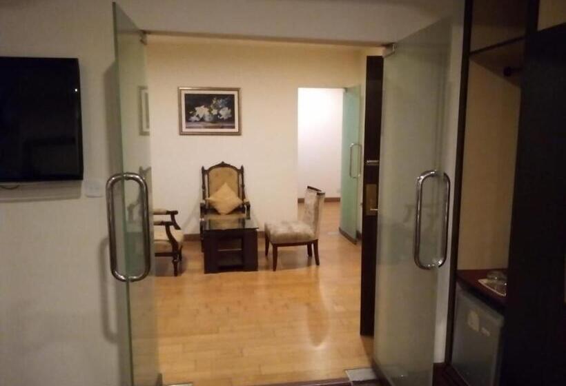 سوییت جونیور, Javson