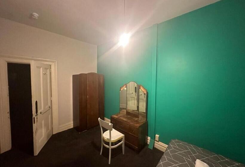 חדר אקונומי, Railway