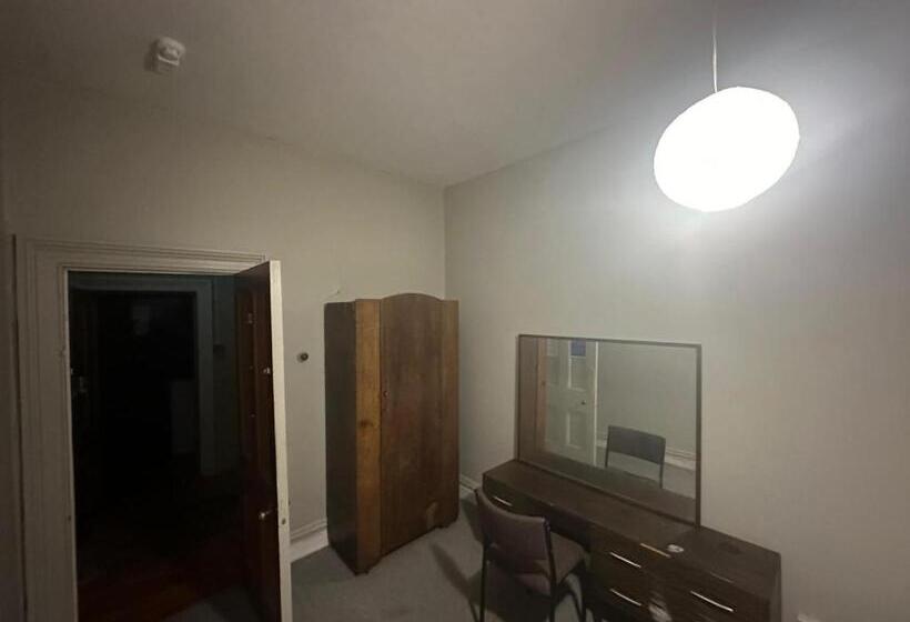 חדר אקונומי, Railway