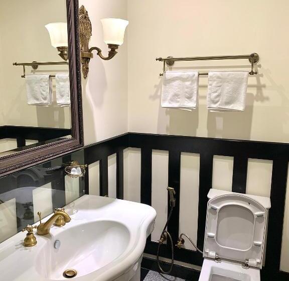 标准平房, Maple Castle