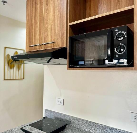 סטודיו דלוקס, Dont Book This Property