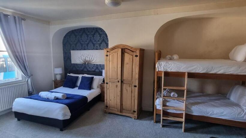 חדר סטנדרט לארבעה, The Bishop Blaize