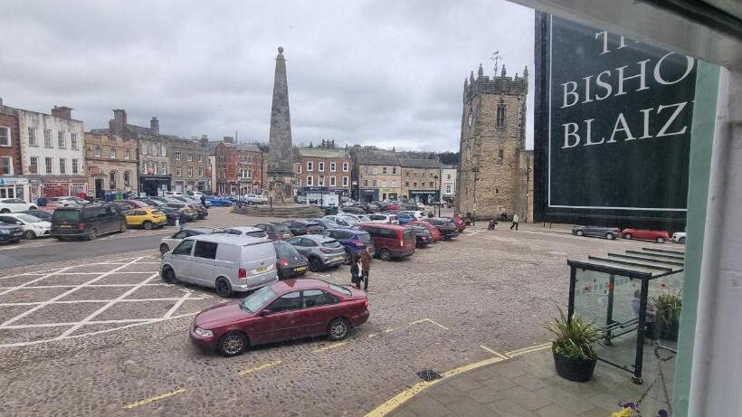 חדר סטנדרט, The Bishop Blaize