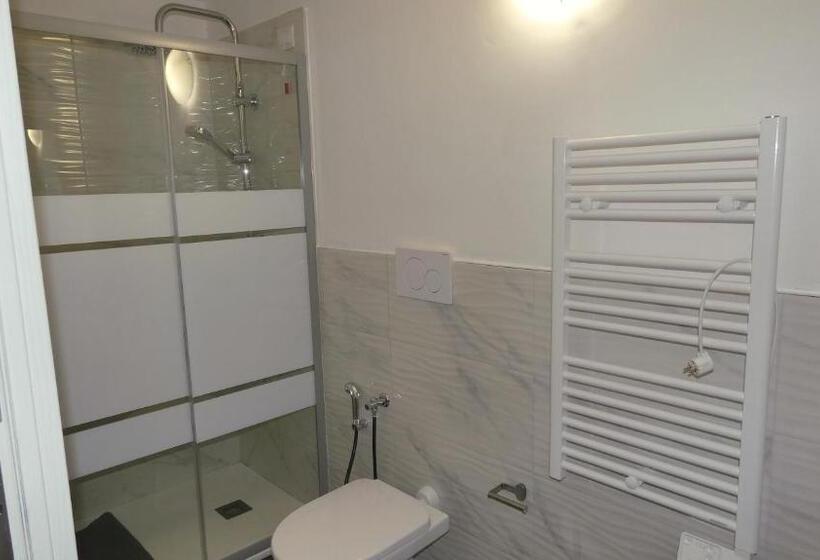 اتاق استاندارد, Carlito S Way 234