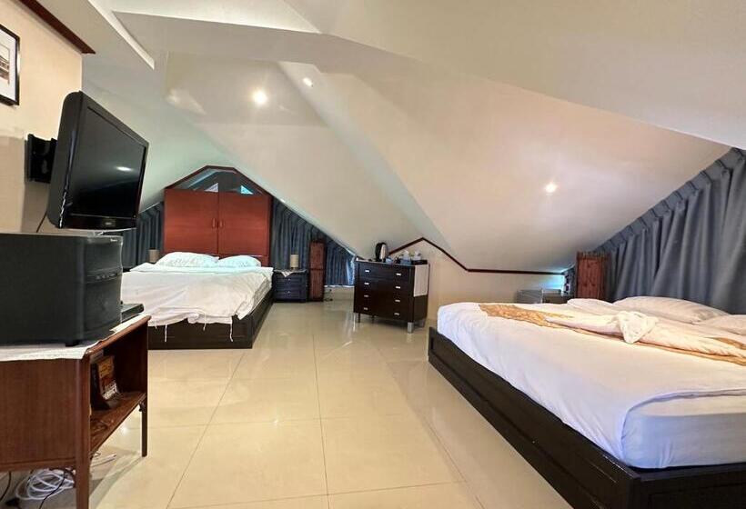 סוויטה משפחתית, Talay Naiharn