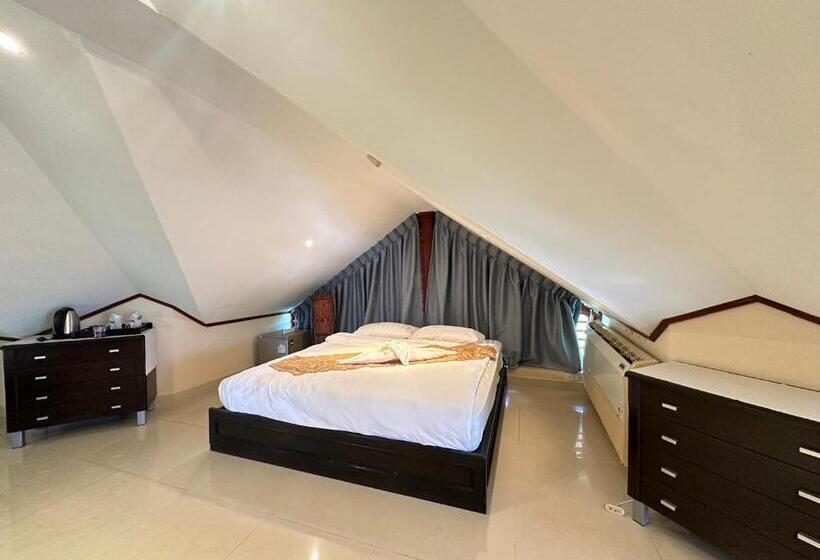 סוויטה משפחתית, Talay Naiharn