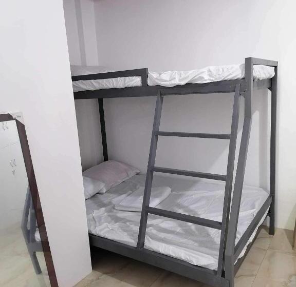 מיטה בחדר משותף, Ryo3