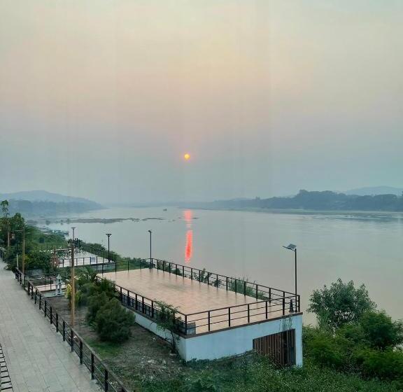 스위트 킹사이즈 침대, โมเมนต์ แอ๊ท ริมโขง