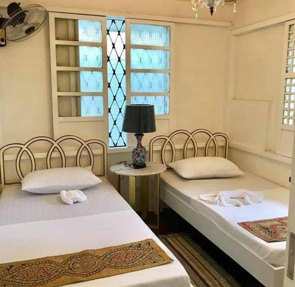 اتاق سوپریور, Courtyard Manila