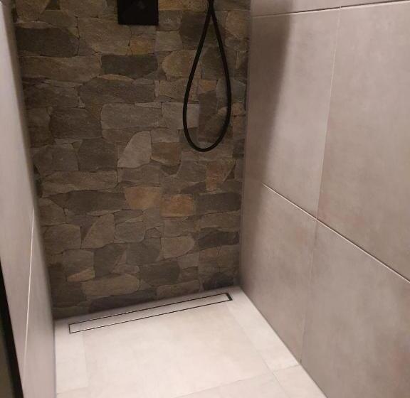 חדר סטנדרט, Bij Ons Op De Hoep