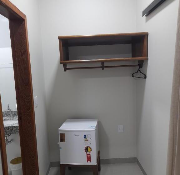 غرفة قياسية رباعية, Pimenta