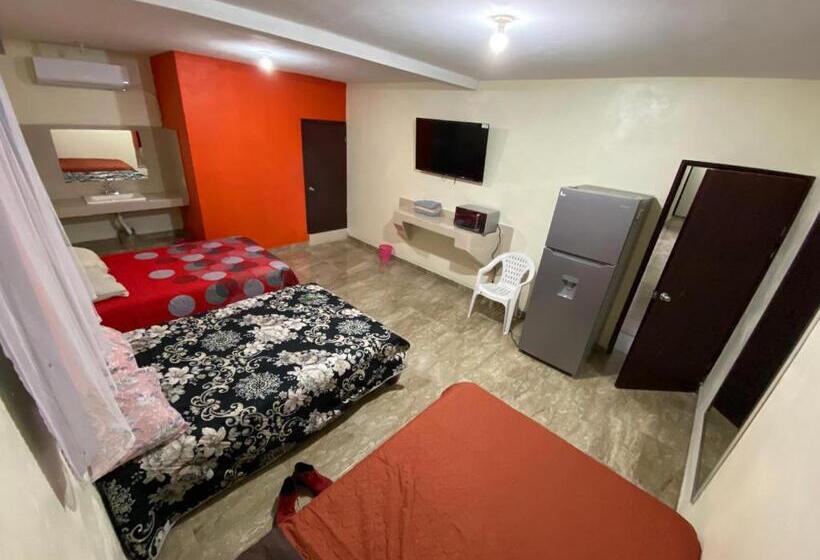 חדר דלוקס לשלושה, Roger Inn Mazatlán