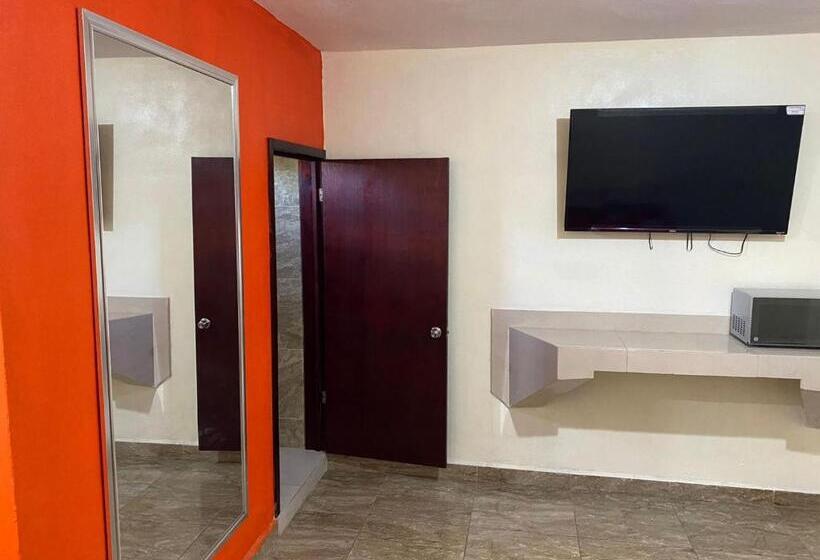 Трехместный Номер Deluxe, Roger Inn Mazatlán