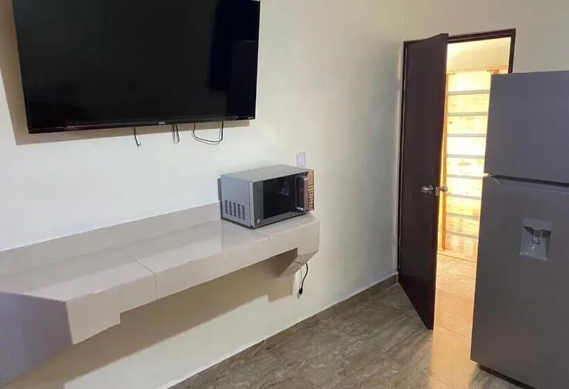 Deluxe Kolmen Hengen Huone, Roger Inn Mazatlán