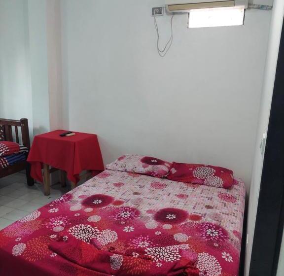 Economy Triple Room, Unico City