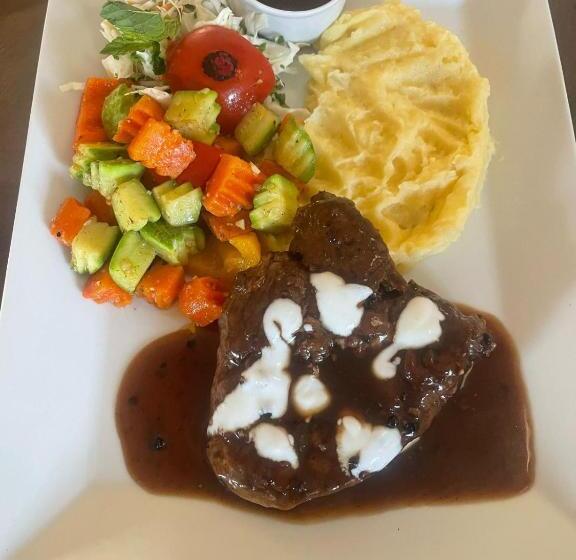 اتاق استاندارد یک نفره, Mar Charbel Hotel Cairo