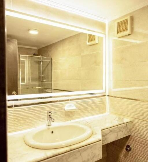 اتاق سوپریور سه تخته, Mar Charbel Hotel Cairo