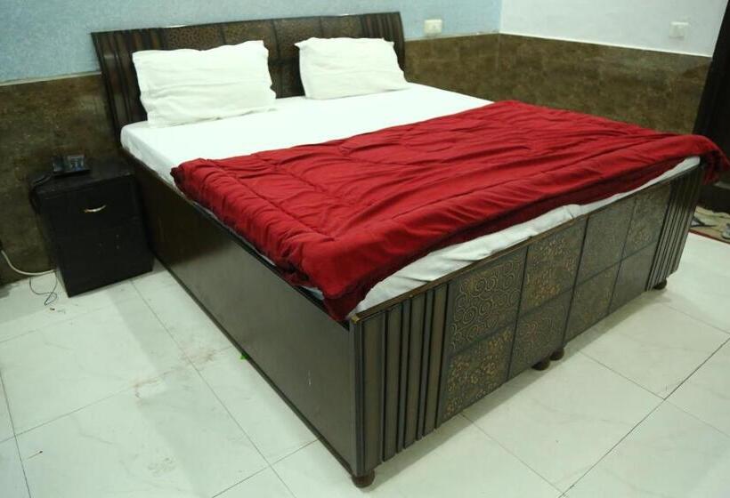 غرفة قياسية, Mid City Hotel & Resto