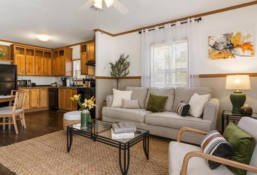 חדר סטנדרט, Hill Country Memories