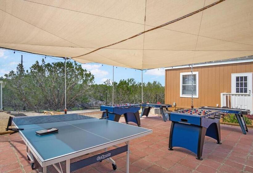 غرفة قياسية, Hill Country Memories