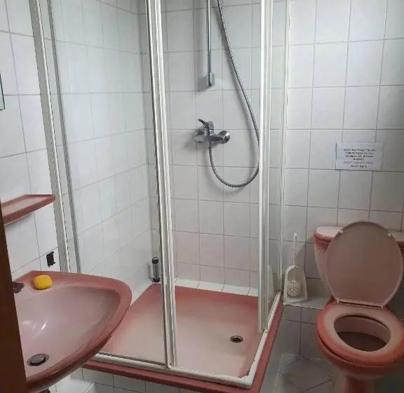 スタンダードルーム, Monteurzimmer Alte Schule Heberndorf 1
