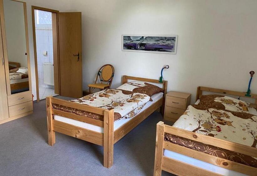 Номер Стандарт, Monteurzimmer Alte Schule Heberndorf 1