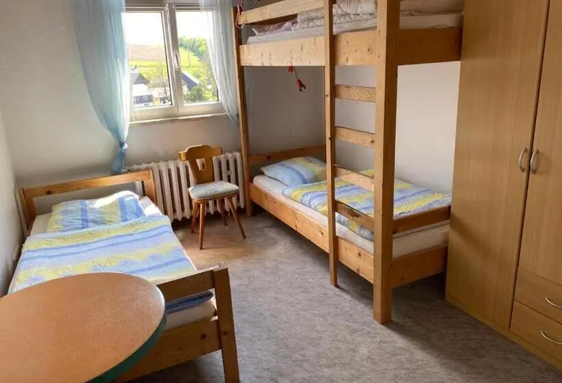 ベーシックルーム, Monteurzimmer Alte Schule Heberndorf 1