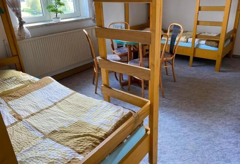 バス共有のスタンダードルーム, Monteurzimmer Alte Schule Heberndorf 1