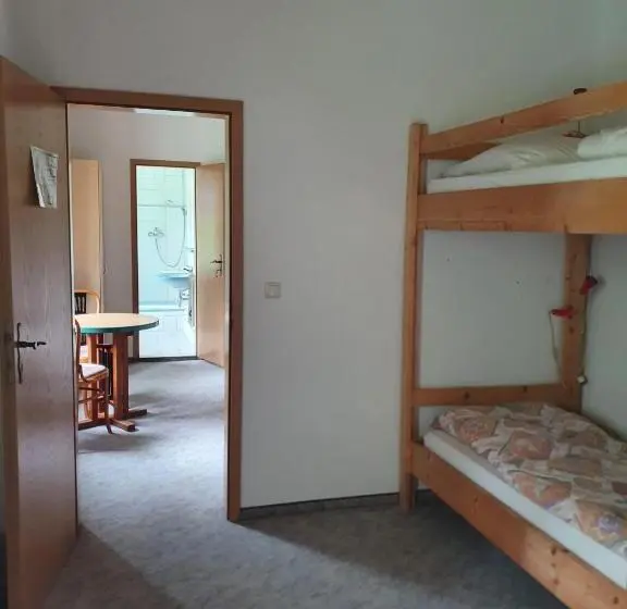 バスルーム共有のシングルスタンダード, Monteurzimmer Alte Schule Heberndorf 1