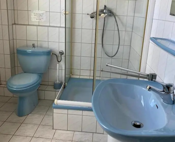 バスルーム共有のシングルスタンダード, Monteurzimmer Alte Schule Heberndorf 1