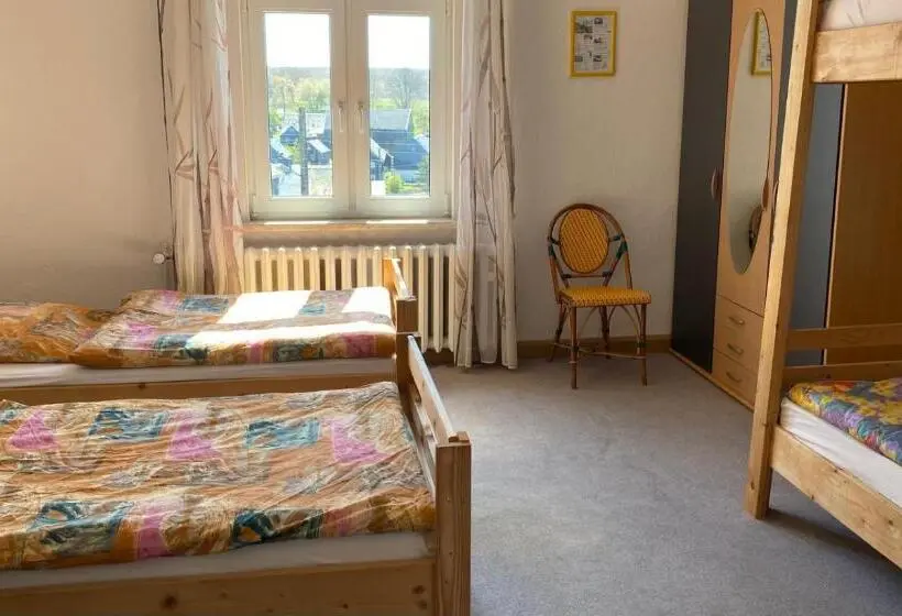 バスルーム共有のトリプルスタンダード, Monteurzimmer Alte Schule Heberndorf 1