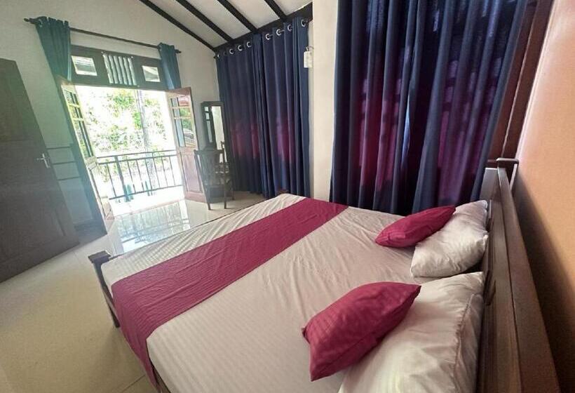 バルコニー付きスタンダードルーム, Rafting Reach Layathraa