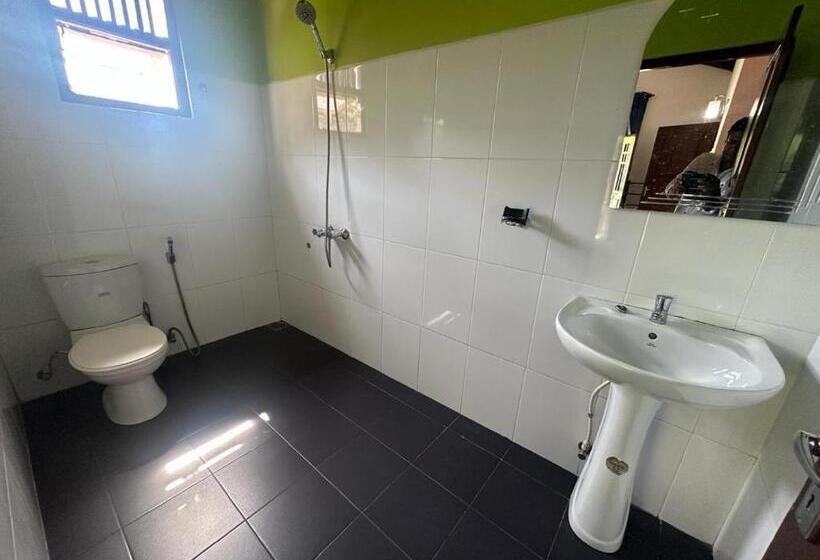 バルコニー付きスタンダードルーム, Rafting Reach Layathraa