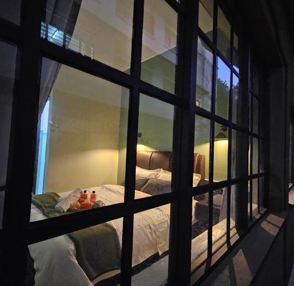 Standart Oda, 85 Boutique