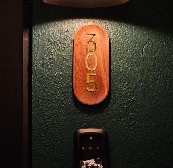 Balkonlu Standart Oda, 85 Boutique