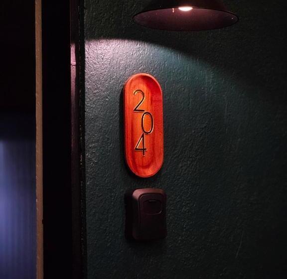 Büyük Çift Kişilik Yataklı Standart Oda, 85 Boutique