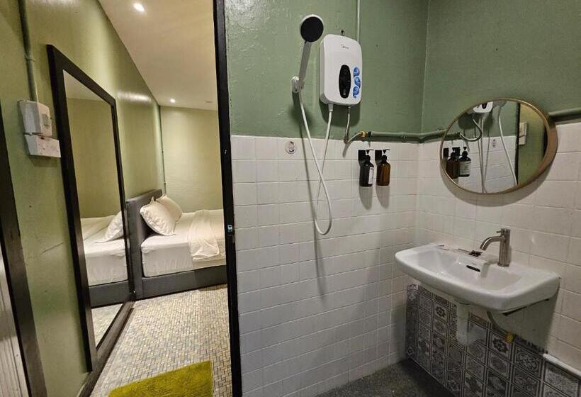 Büyük Çift Kişilik Yataklı Standart Oda, 85 Boutique