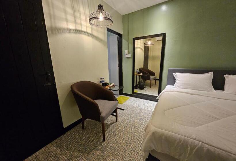 Büyük Çift Kişilik Yataklı Standart Oda, 85 Boutique