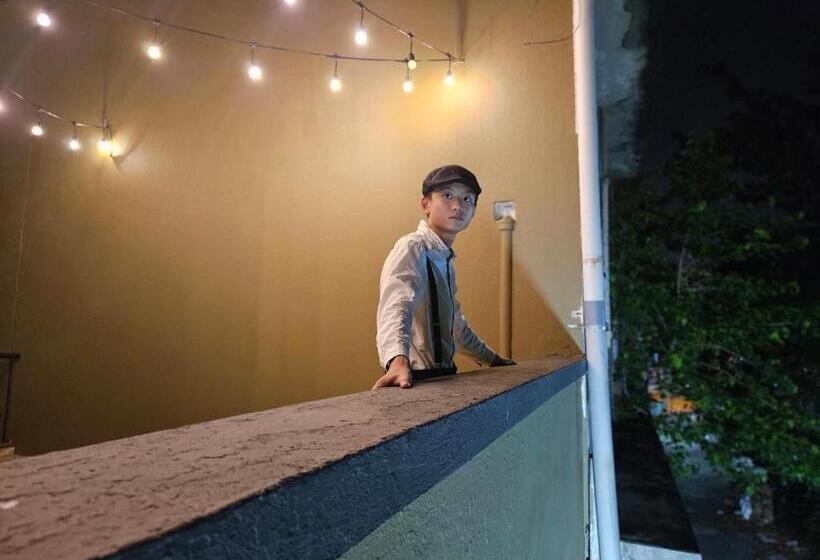 Büyük Çift Kişilik Yataklı Standart Oda, 85 Boutique