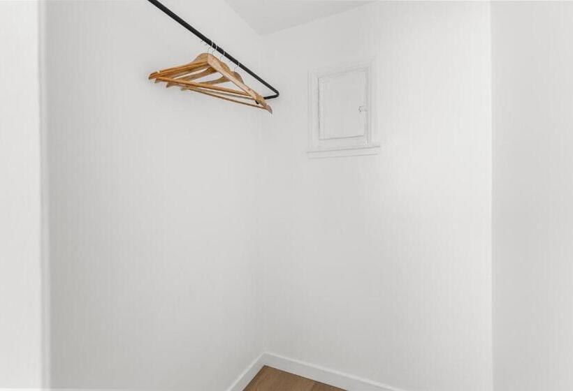 带大床的标准工作室, Aliza