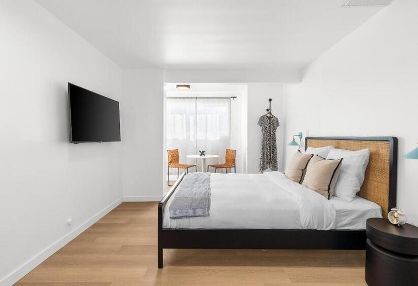 带大床的标准工作室, Aliza