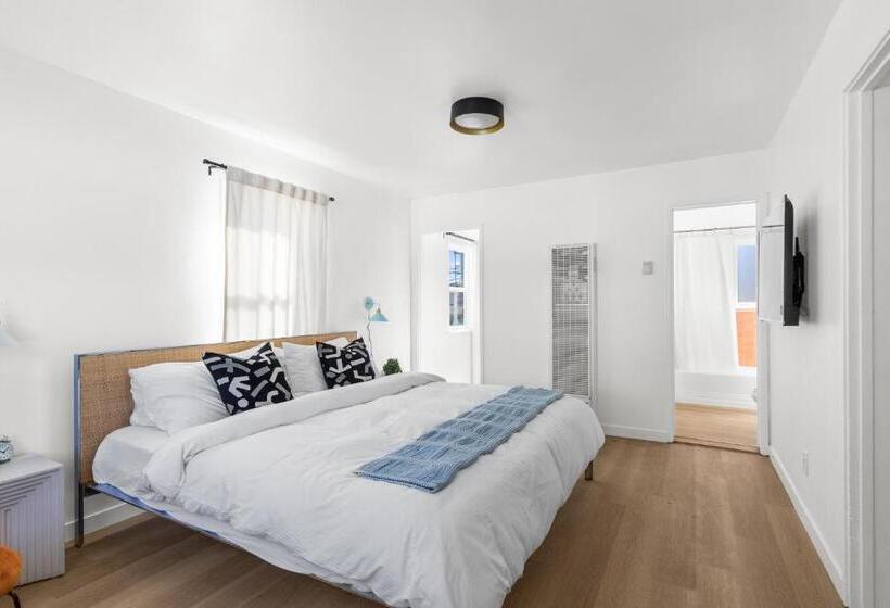 带大床的标准工作室, Aliza