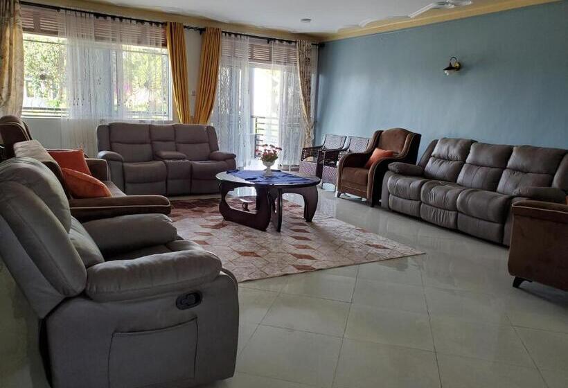اتاق لوکس, Bigodi Community Lodge