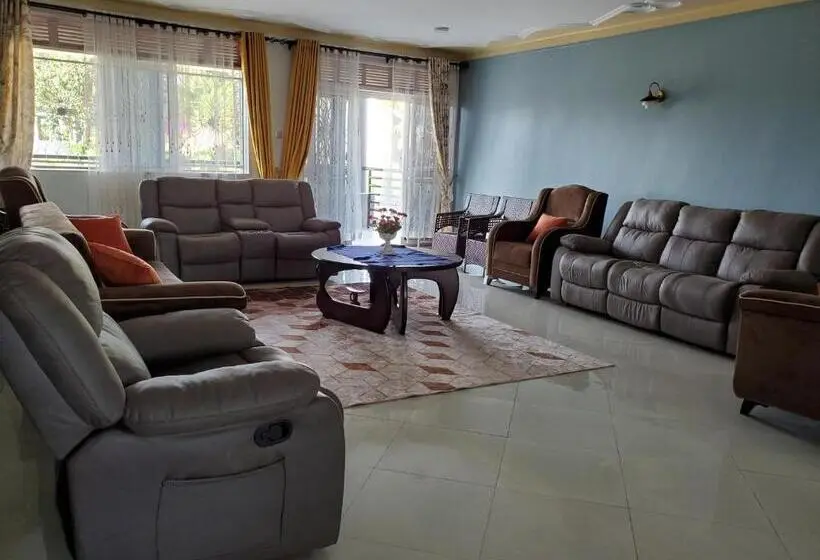 اتاق لوکس, Bigodi Community Lodge