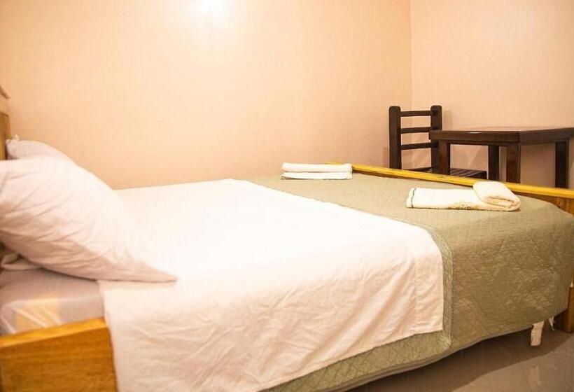 اتاق اکونومی, Bigodi Community Lodge