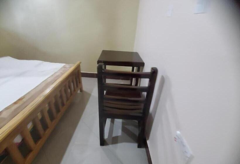 اتاق استاندارد یک نفره, Bigodi Community Lodge