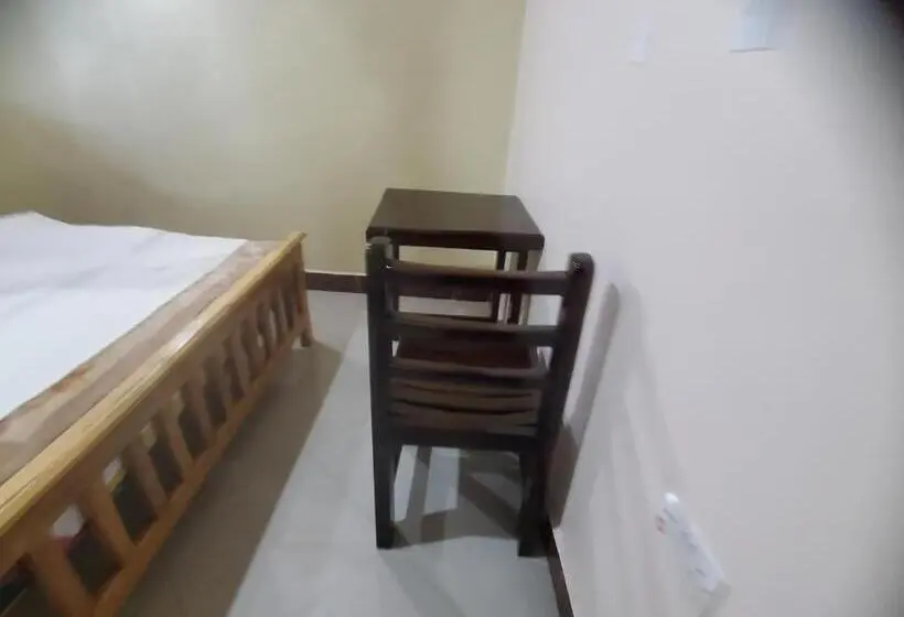 اتاق استاندارد یک نفره, Bigodi Community Lodge