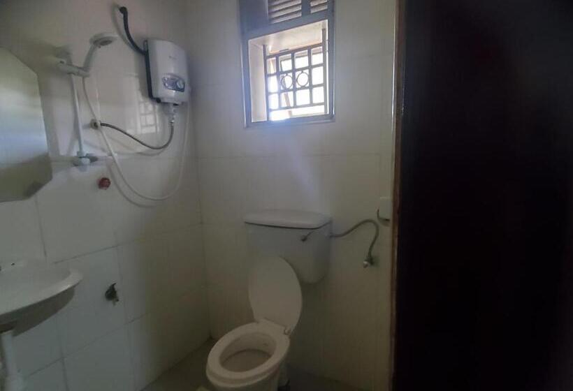 اتاق استاندارد یک نفره, Bigodi Community Lodge